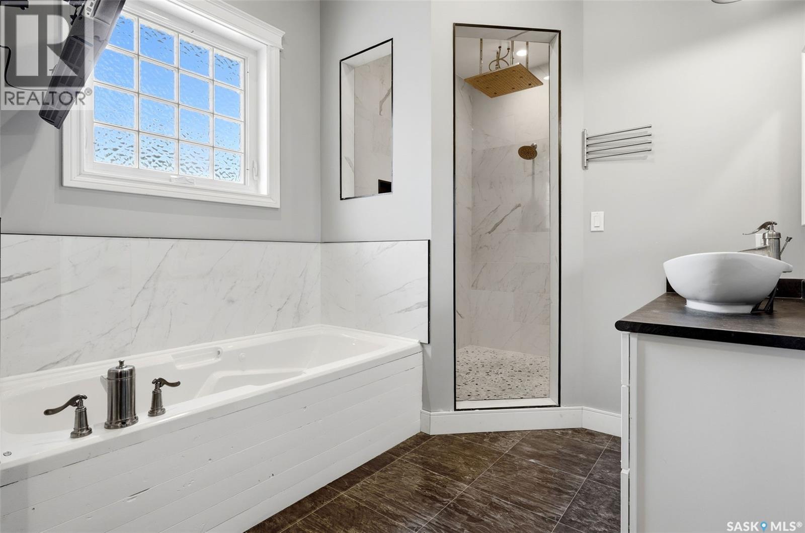 1011 Otterloo STREET - 45