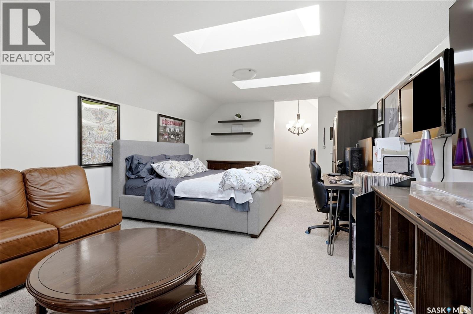 1011 Otterloo STREET - 61
