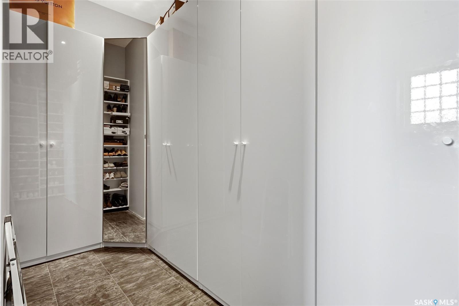 1011 Otterloo STREET - 49