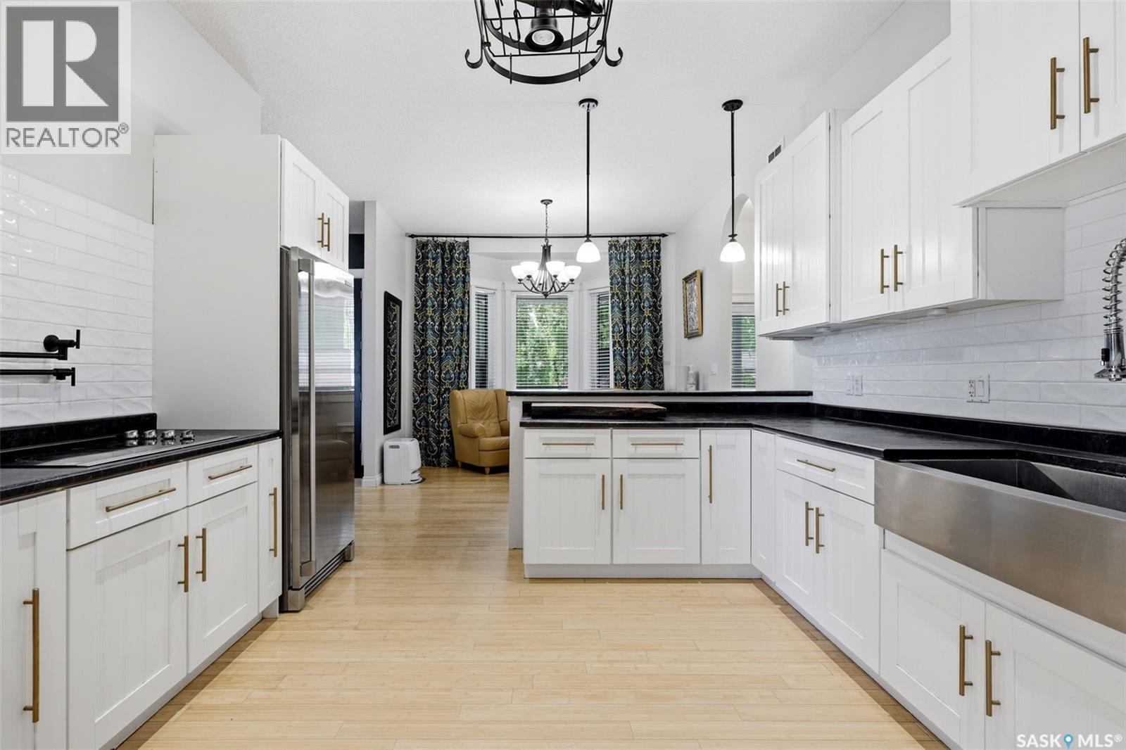 1011 Otterloo STREET - 37
