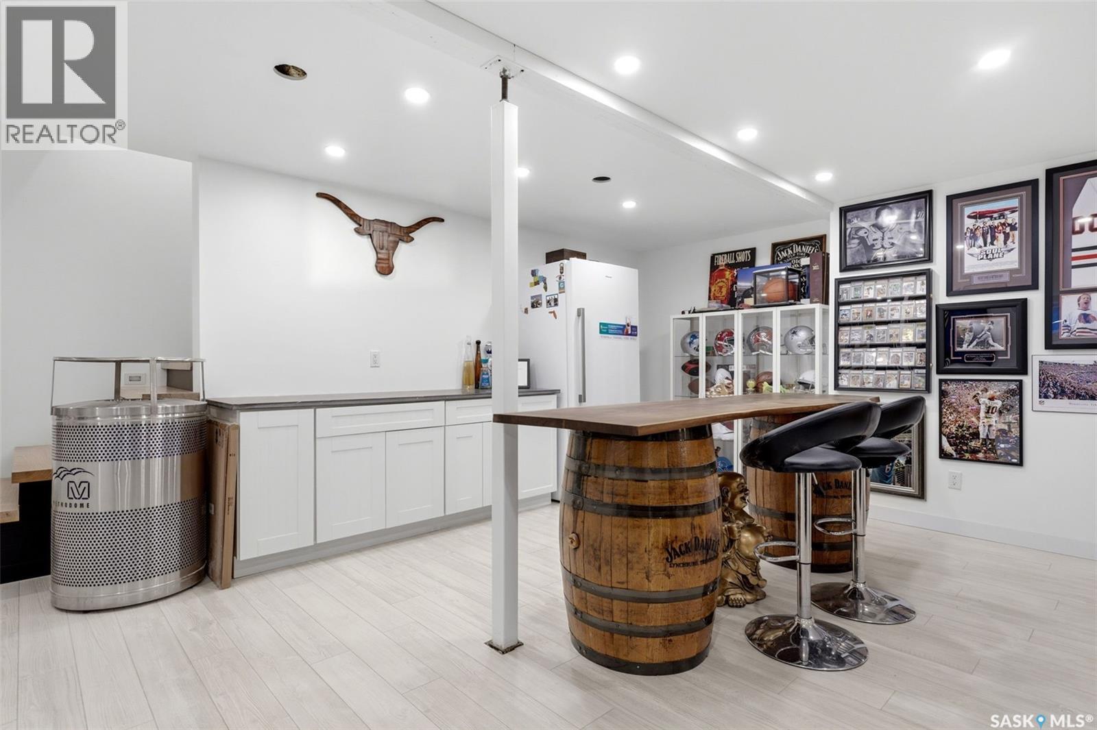 1011 Otterloo STREET - 67
