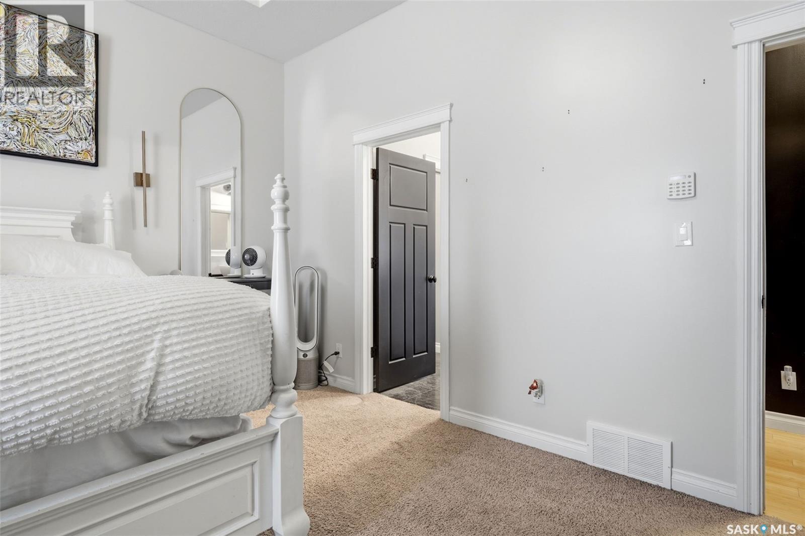 1011 Otterloo STREET - 43