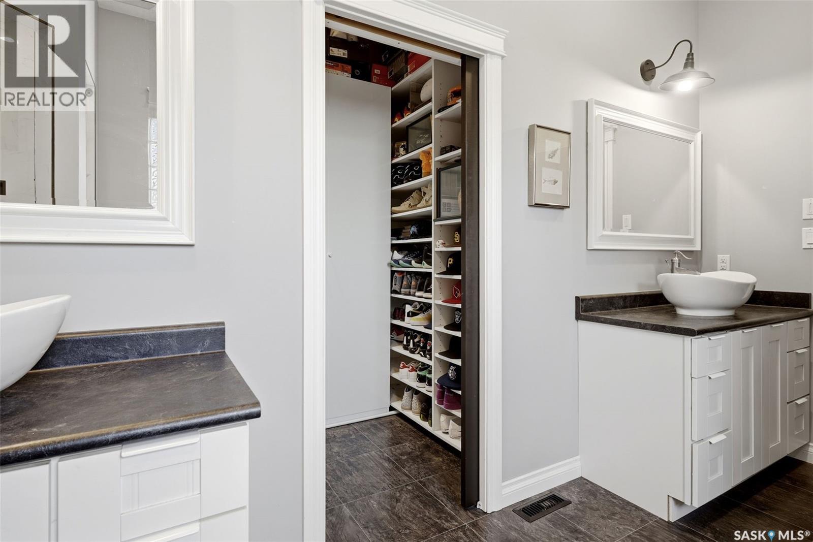 1011 Otterloo STREET - 48