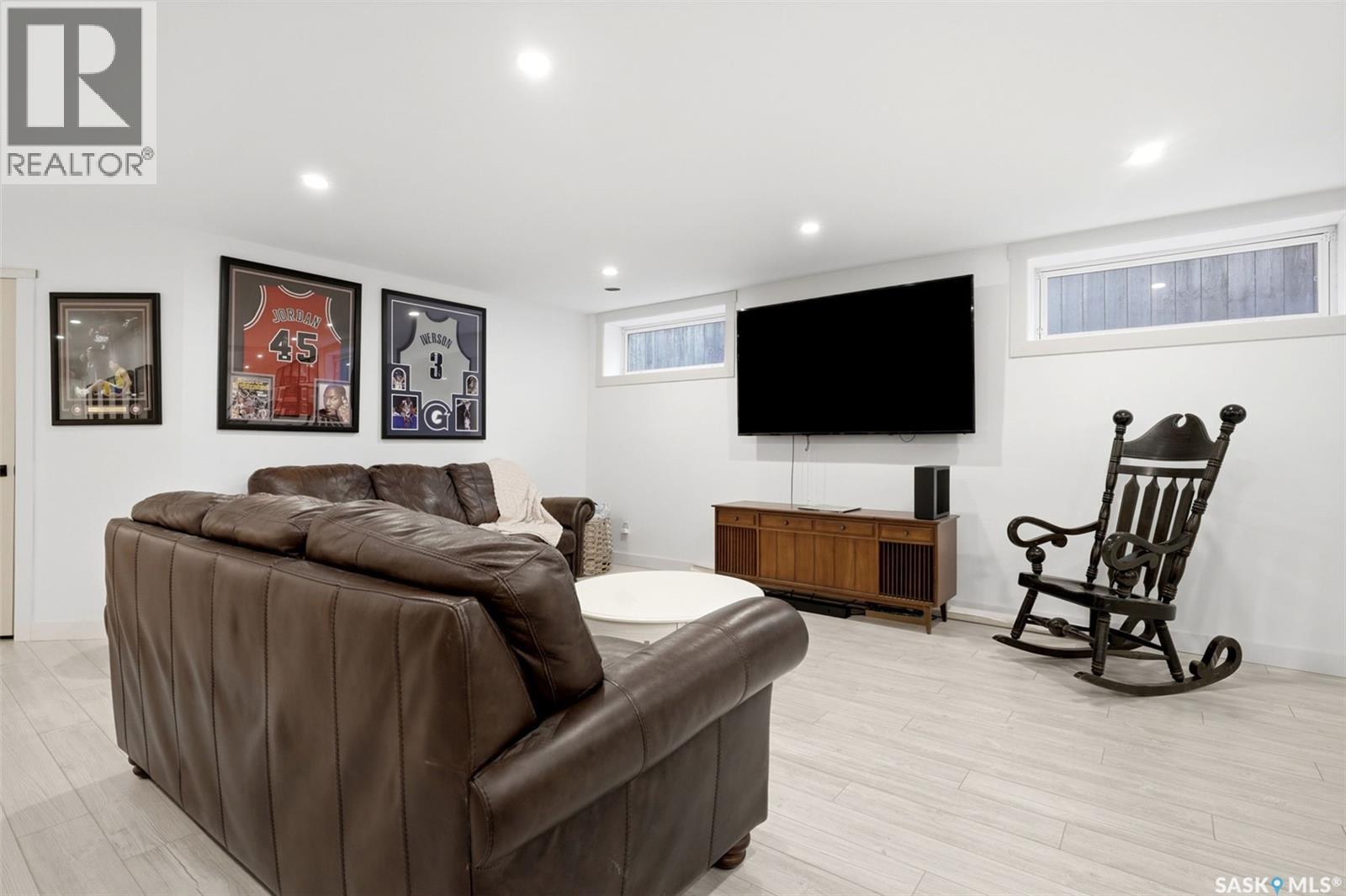 1011 Otterloo STREET - 65
