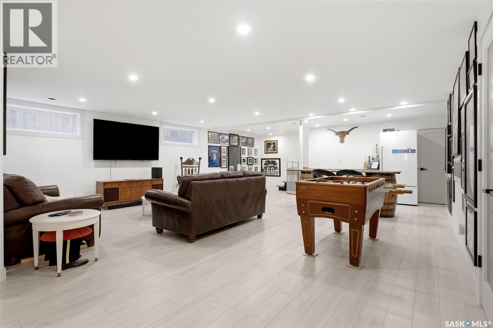 1011 Otterloo STREET - 66