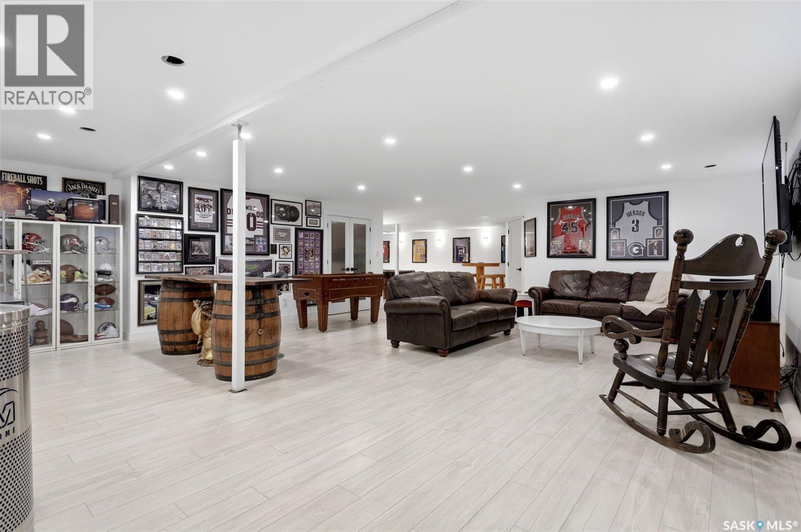 1011 Otterloo STREET - 64