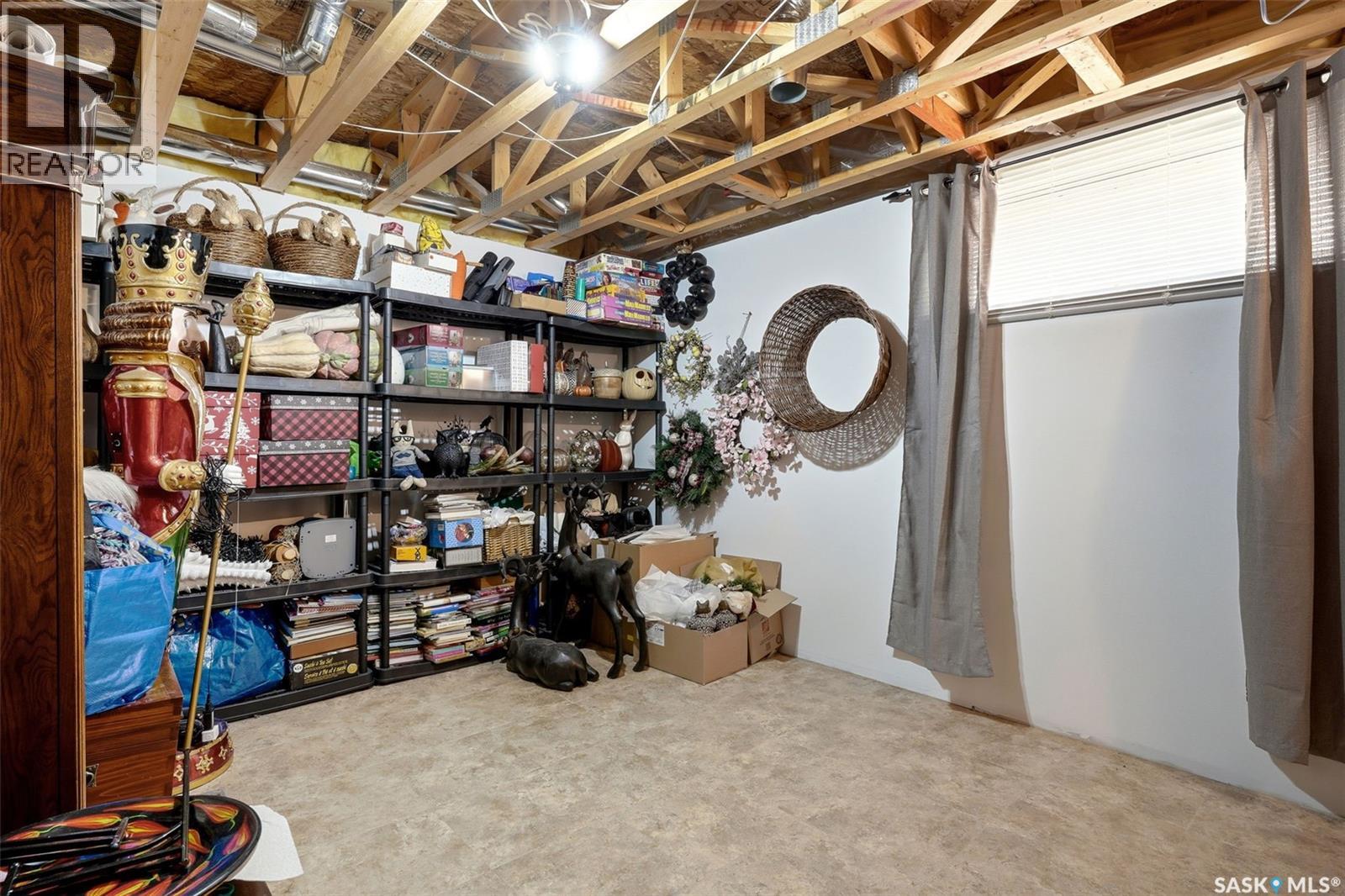 1011 Otterloo STREET - 75