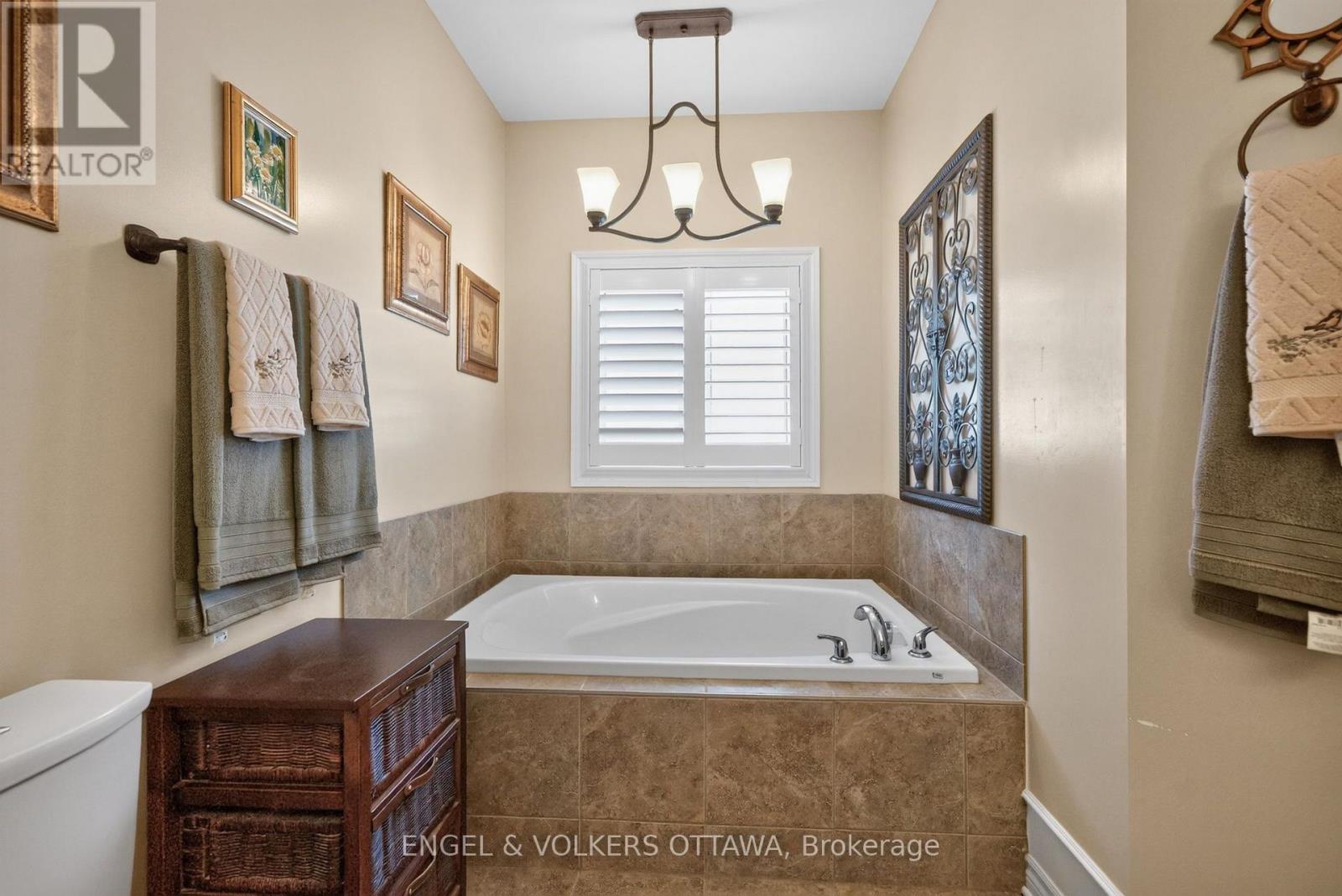 106 EQUINELLE DRIVE - Image 19