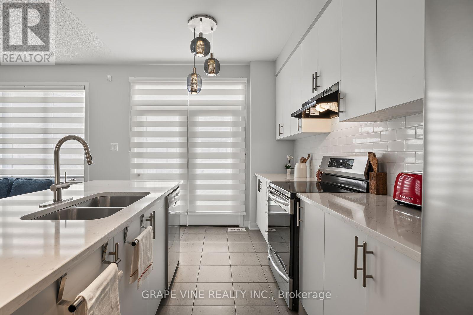 225 BILLRIAN CRESCENT - 10