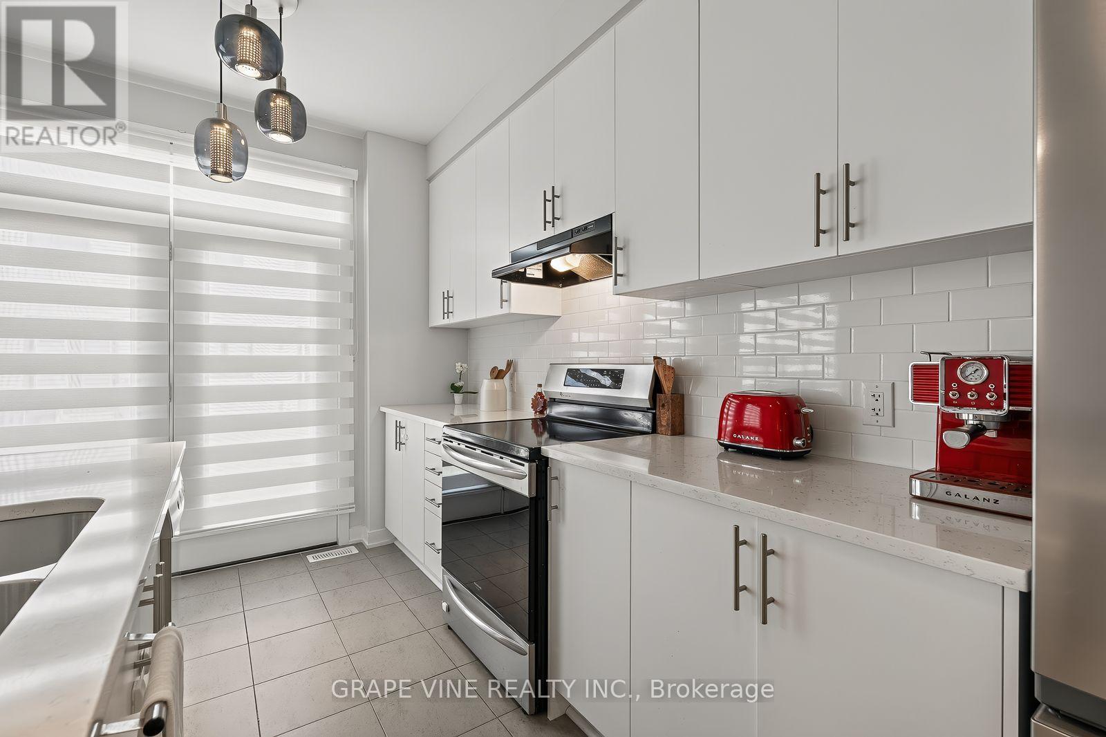 225 BILLRIAN CRESCENT - 11