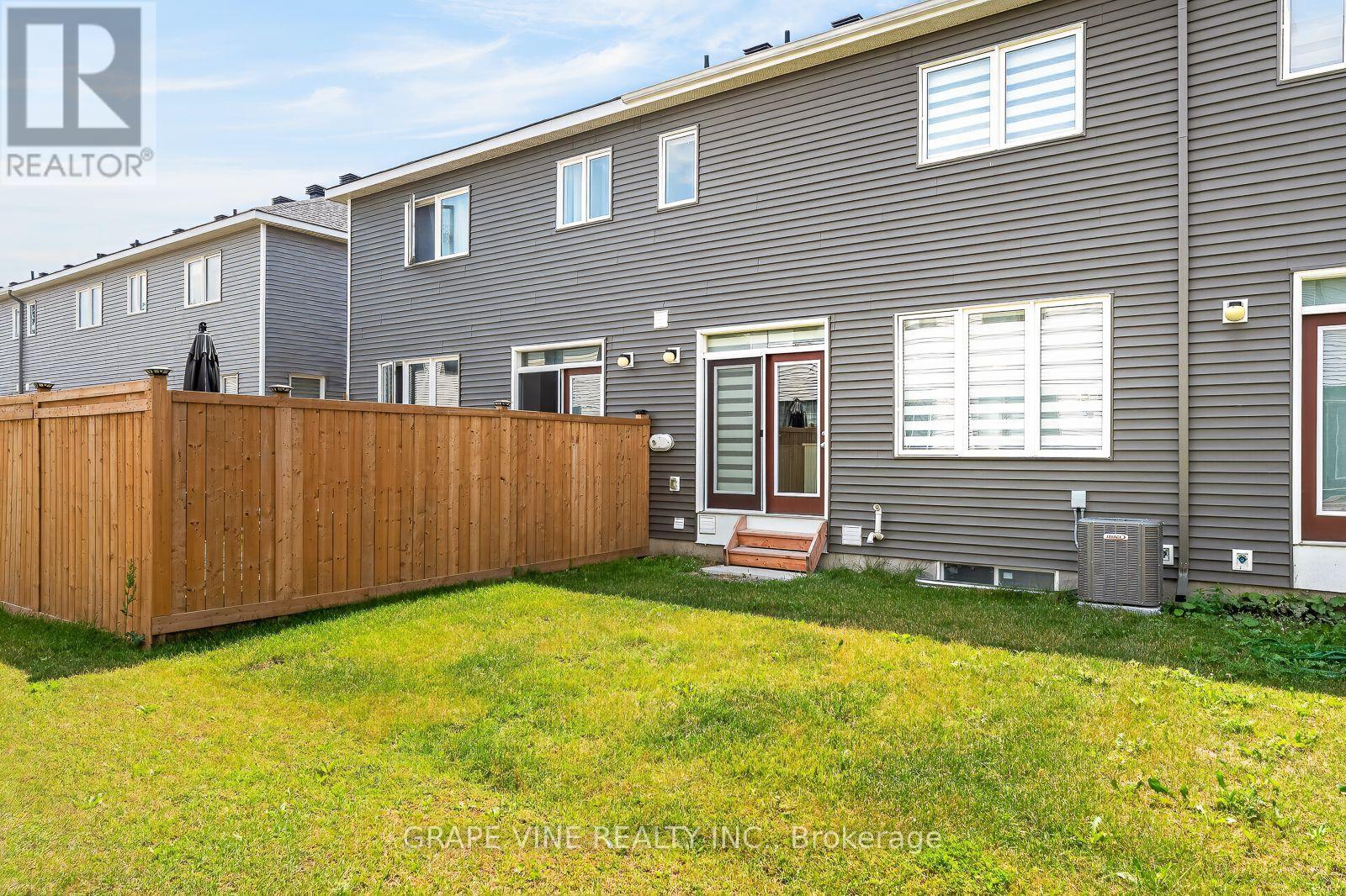 225 BILLRIAN CRESCENT - 30