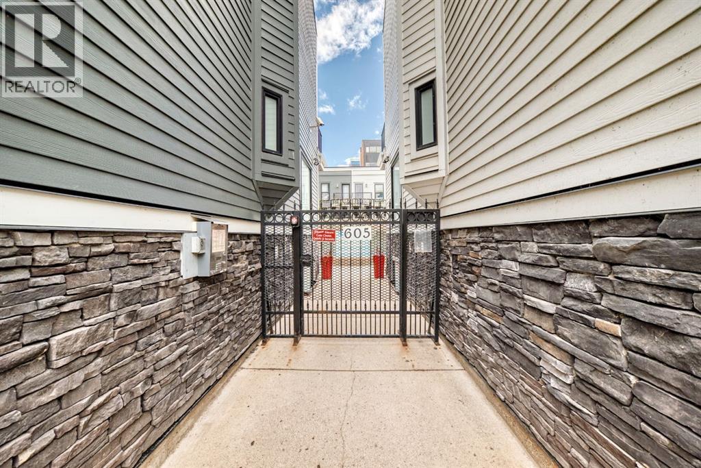 #27 605 15 Avenue SW - 40