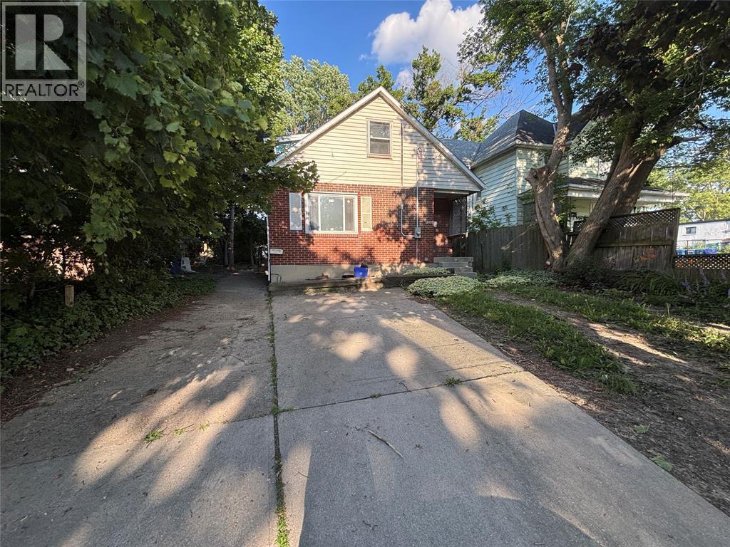 292 Christina STREET South - 1