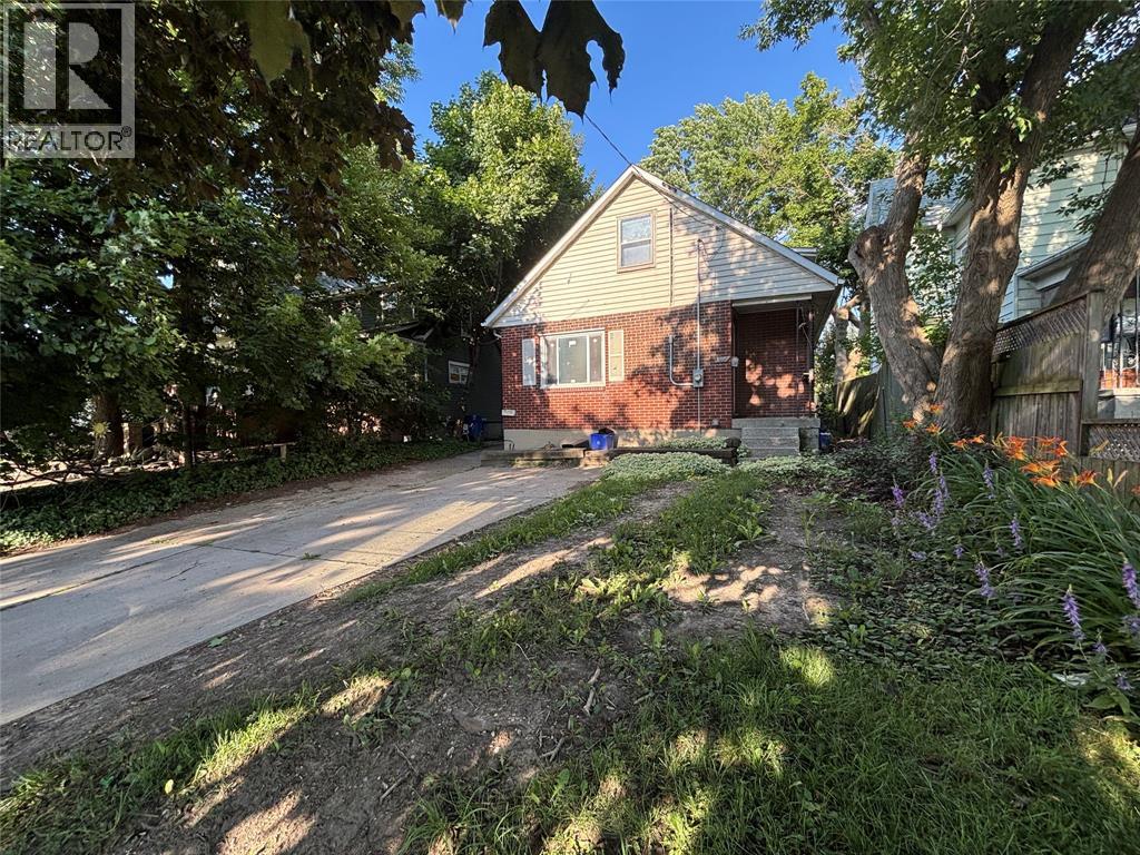 292 Christina STREET South - 2