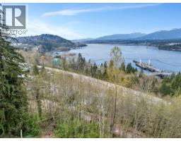 7235 Bayview Drive, Burnaby, BC V5A4T3 Photo 13