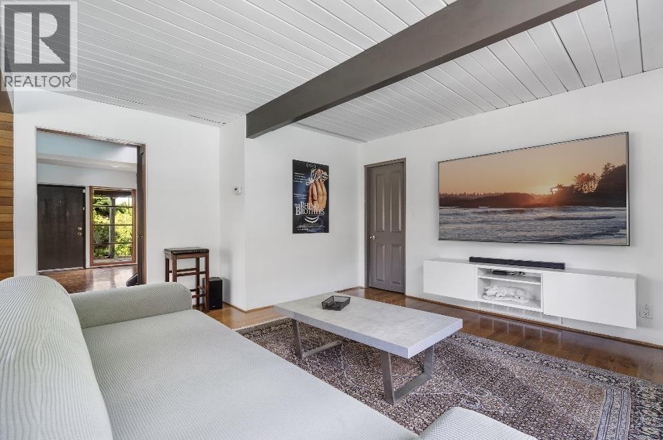 442 MONTERAY AVENUE, North Vancouver