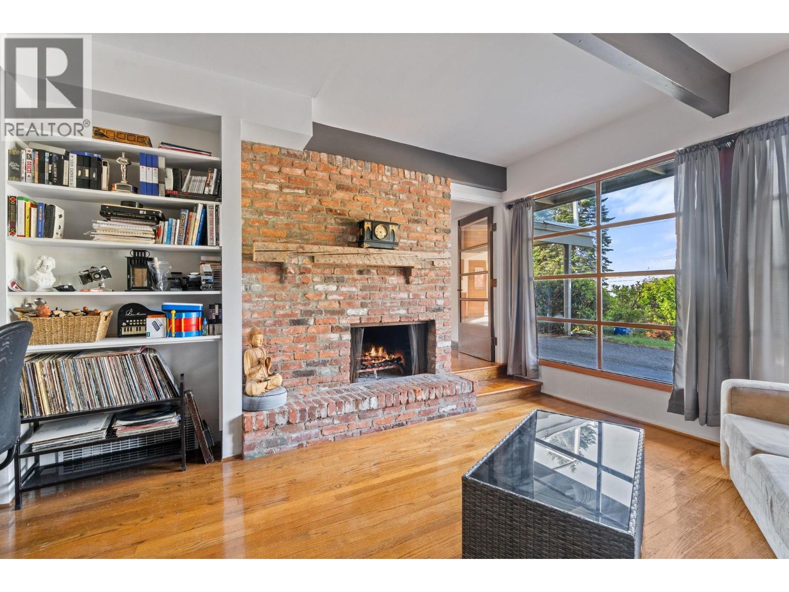 442 MONTERAY AVENUE, North Vancouver