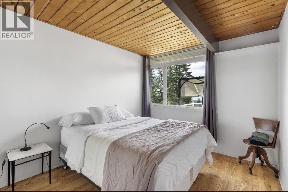 442 MONTERAY AVENUE, North Vancouver