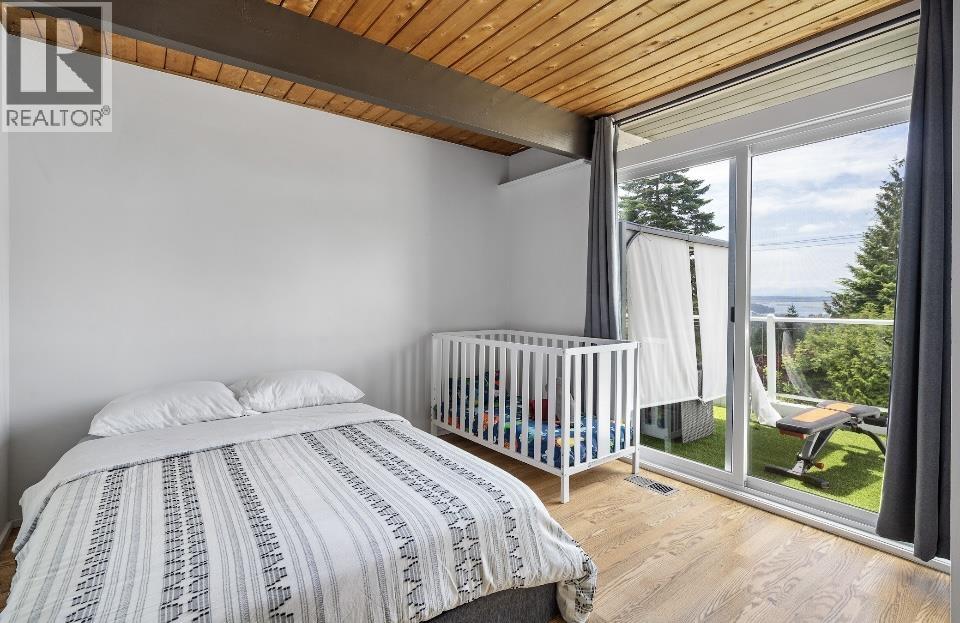 442 MONTERAY AVENUE, North Vancouver