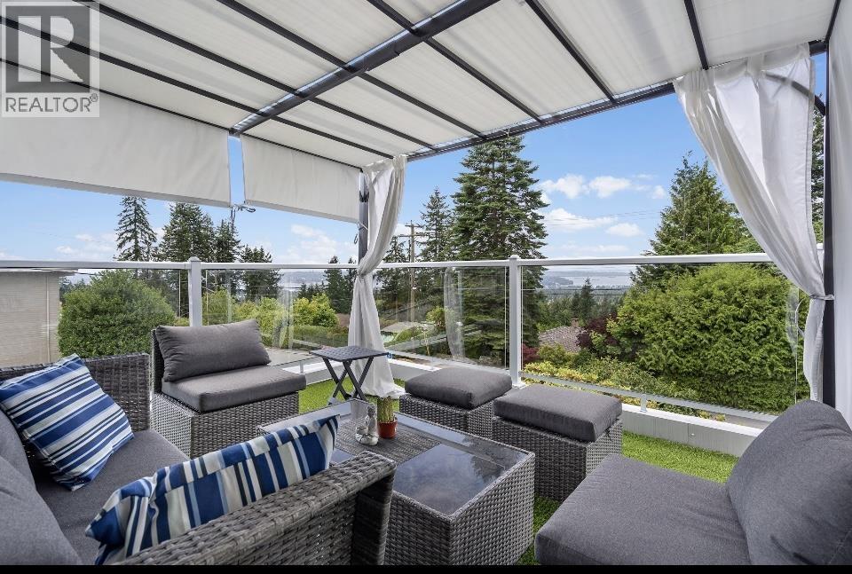442 MONTERAY AVENUE, North Vancouver