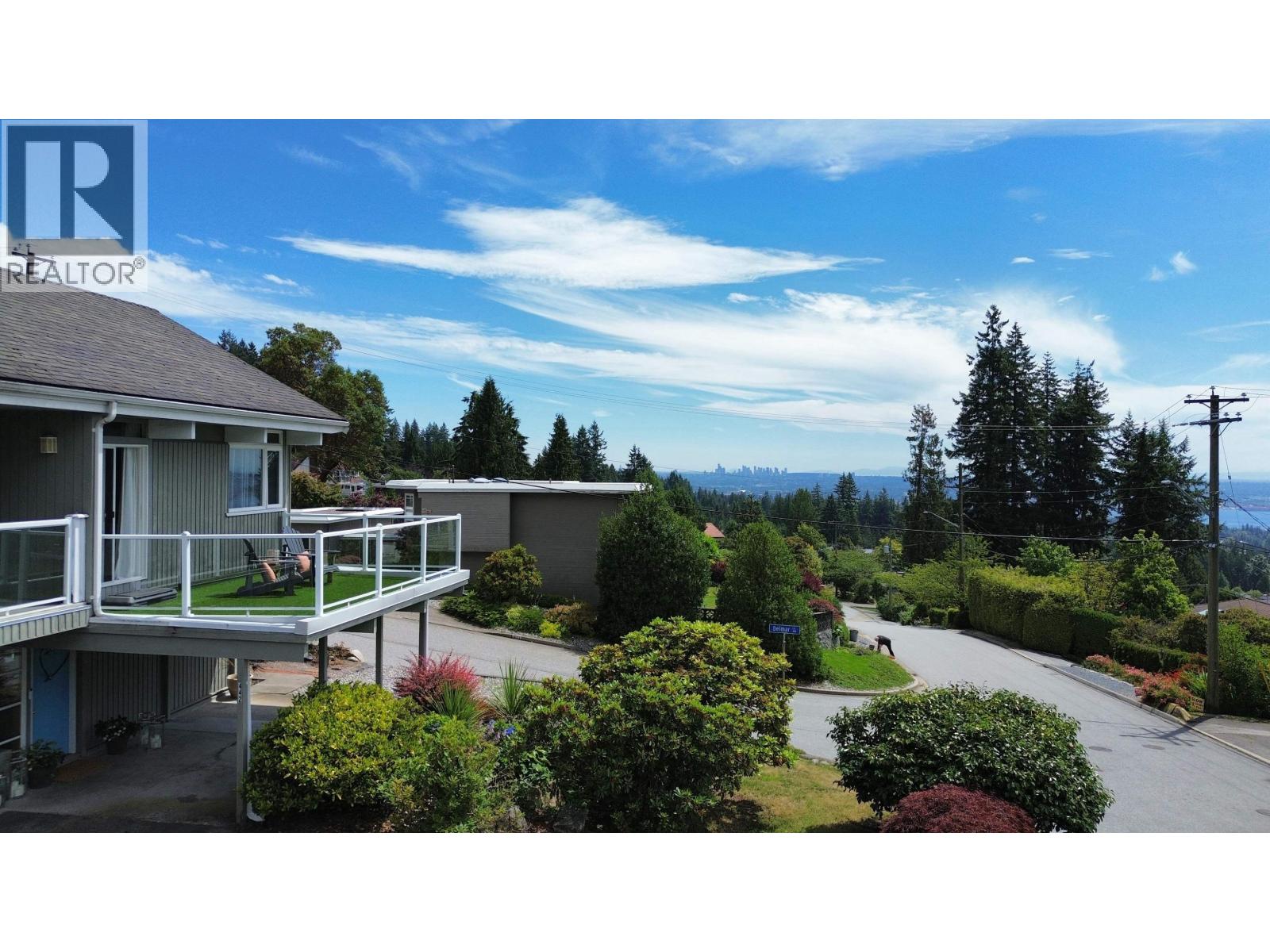 442 MONTERAY AVENUE, North Vancouver