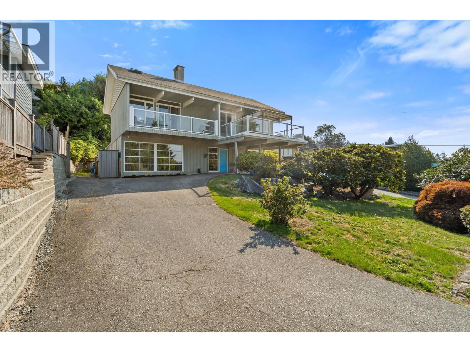 442 MONTERAY AVENUE, North Vancouver