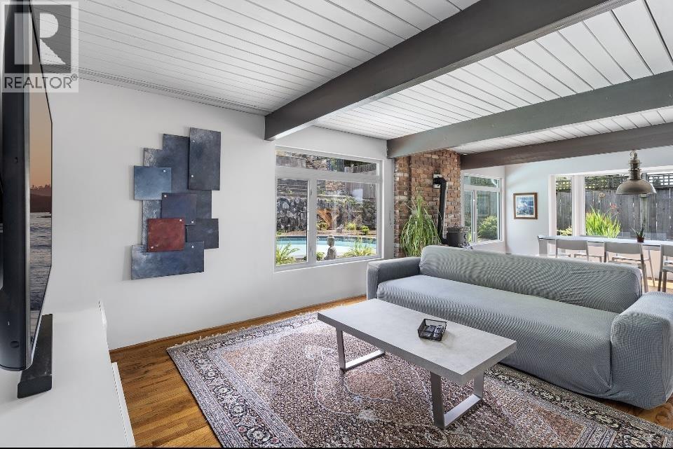 442 MONTERAY AVENUE, North Vancouver