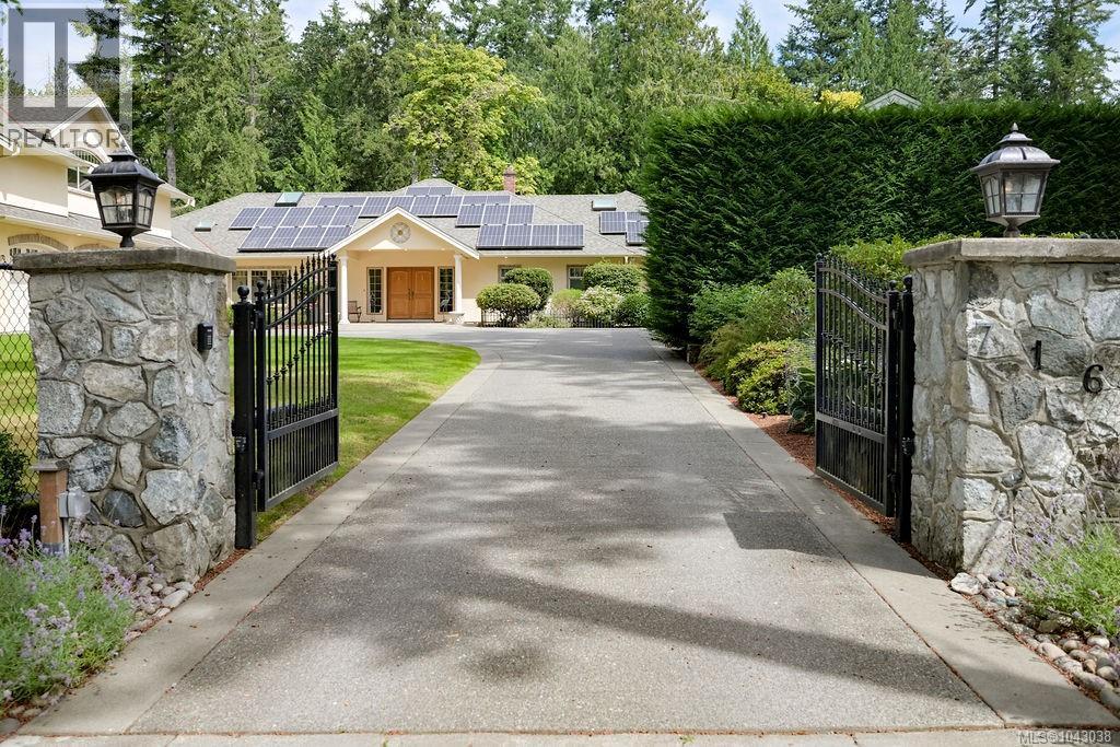 716 Cromarty Avenue, North Saanich