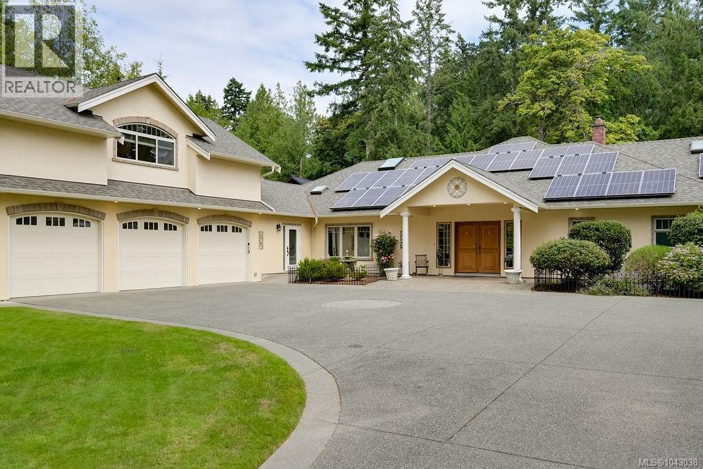  716 Cromarty Avenue, North Saanich