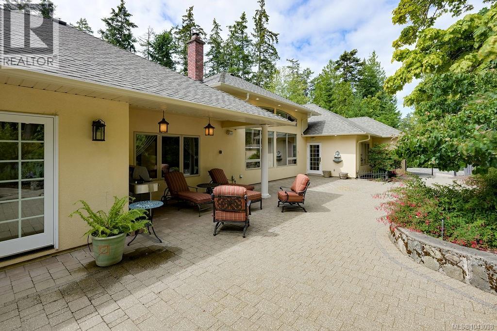  716 Cromarty Avenue, North Saanich