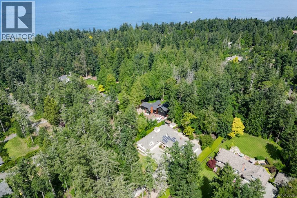  716 Cromarty Avenue, North Saanich