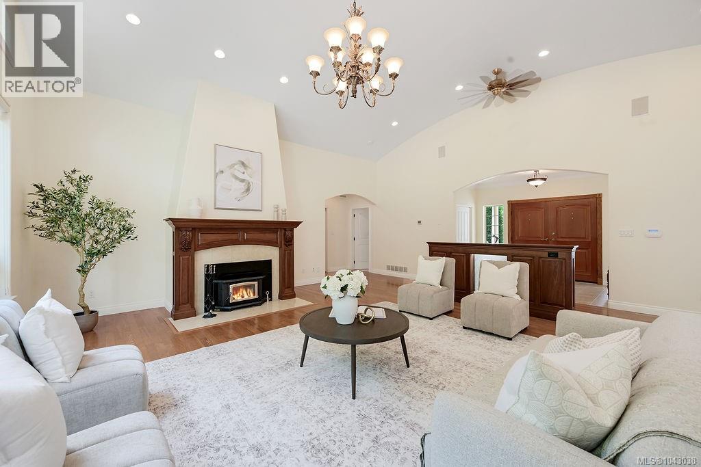  716 Cromarty Avenue, North Saanich