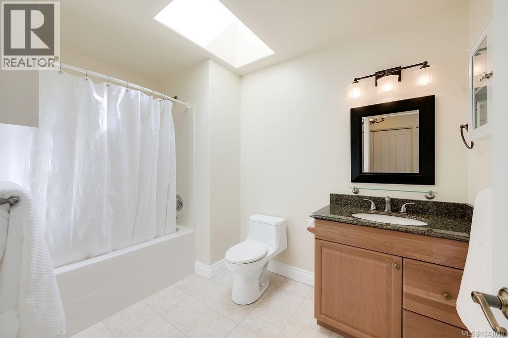  716 Cromarty Avenue, North Saanich