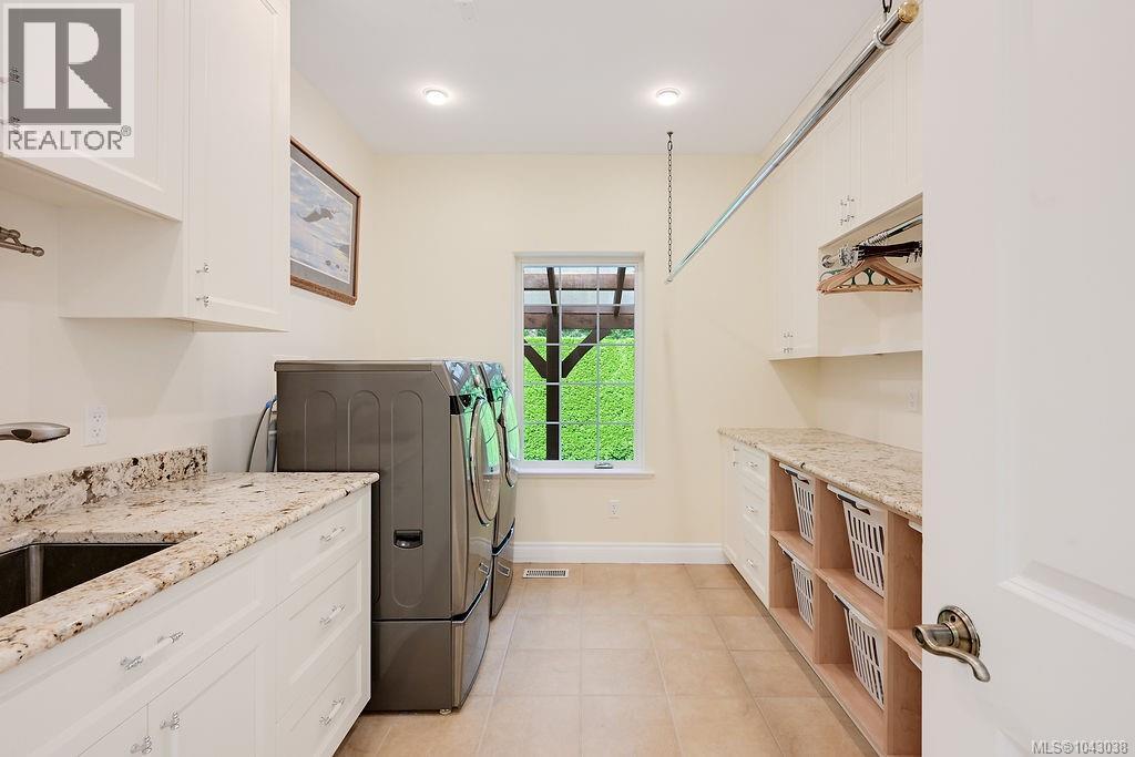  716 Cromarty Avenue, North Saanich