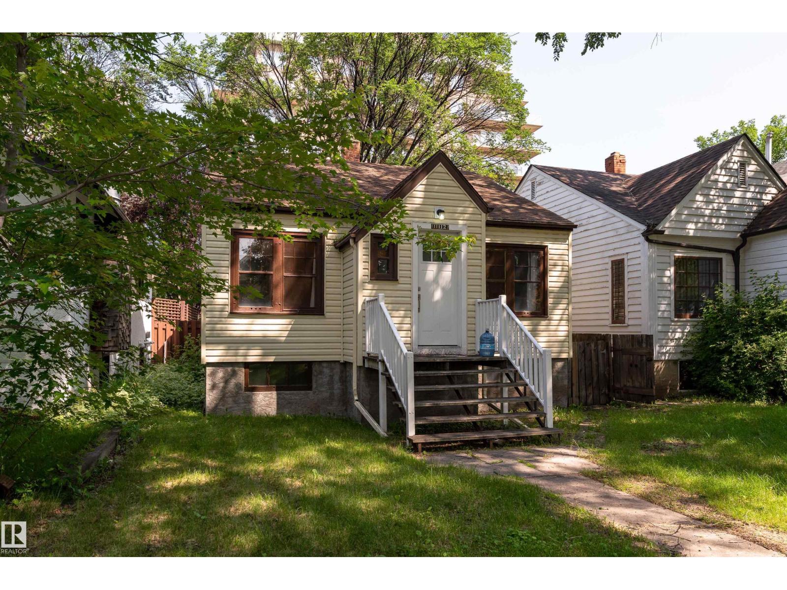11112 81 AV NW - 1