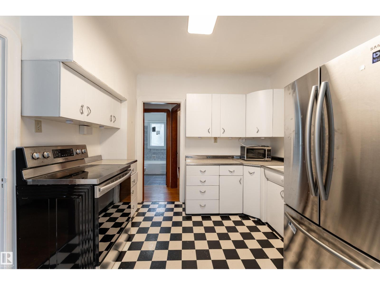 11112 81 AV NW - 11