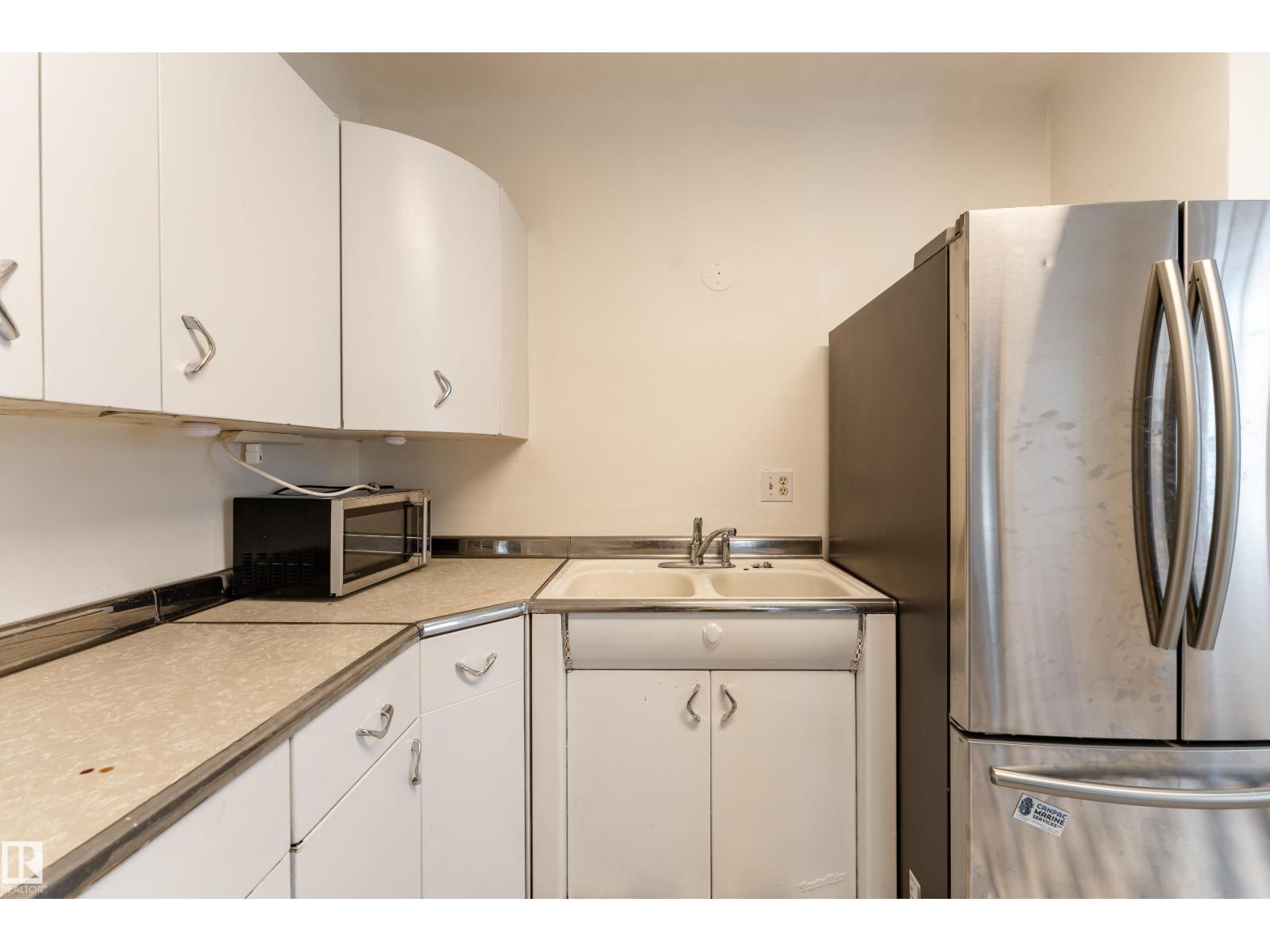 11112 81 AV NW - 14