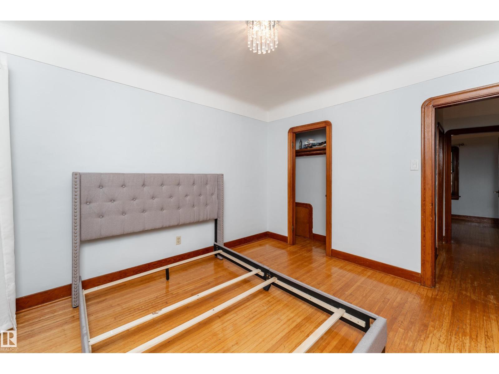 11112 81 AV NW - 22