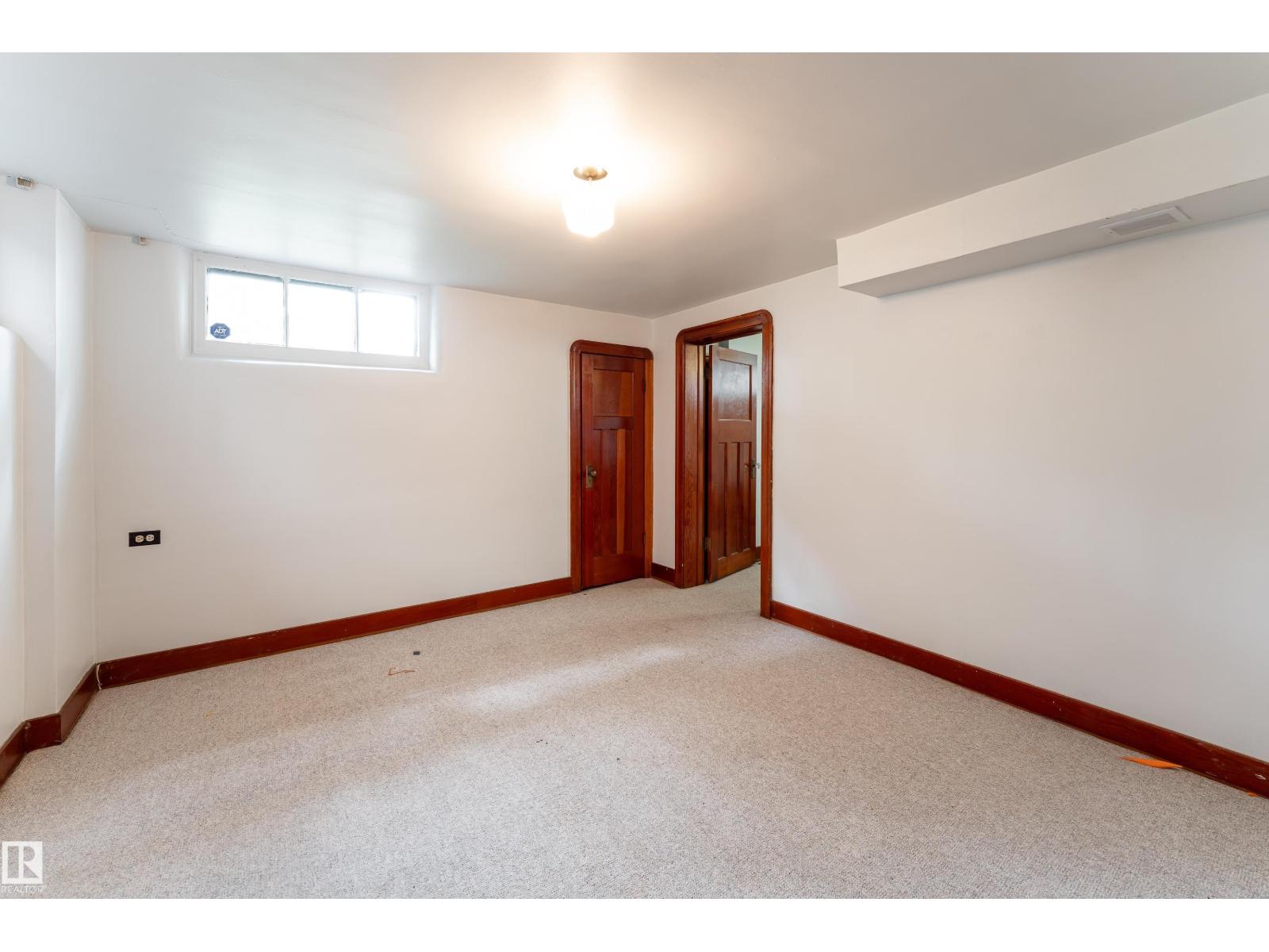 11112 81 AV NW - 26