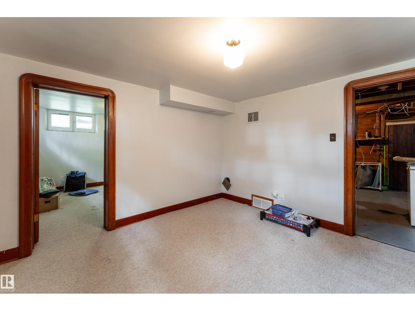 11112 81 AV NW - 27