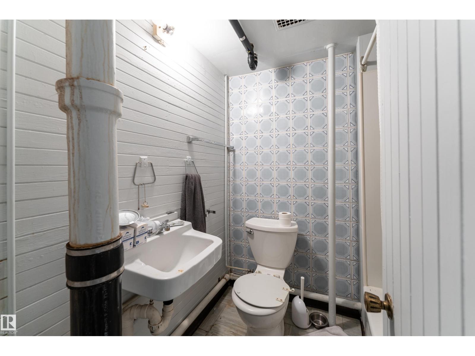 11112 81 AV NW - 28