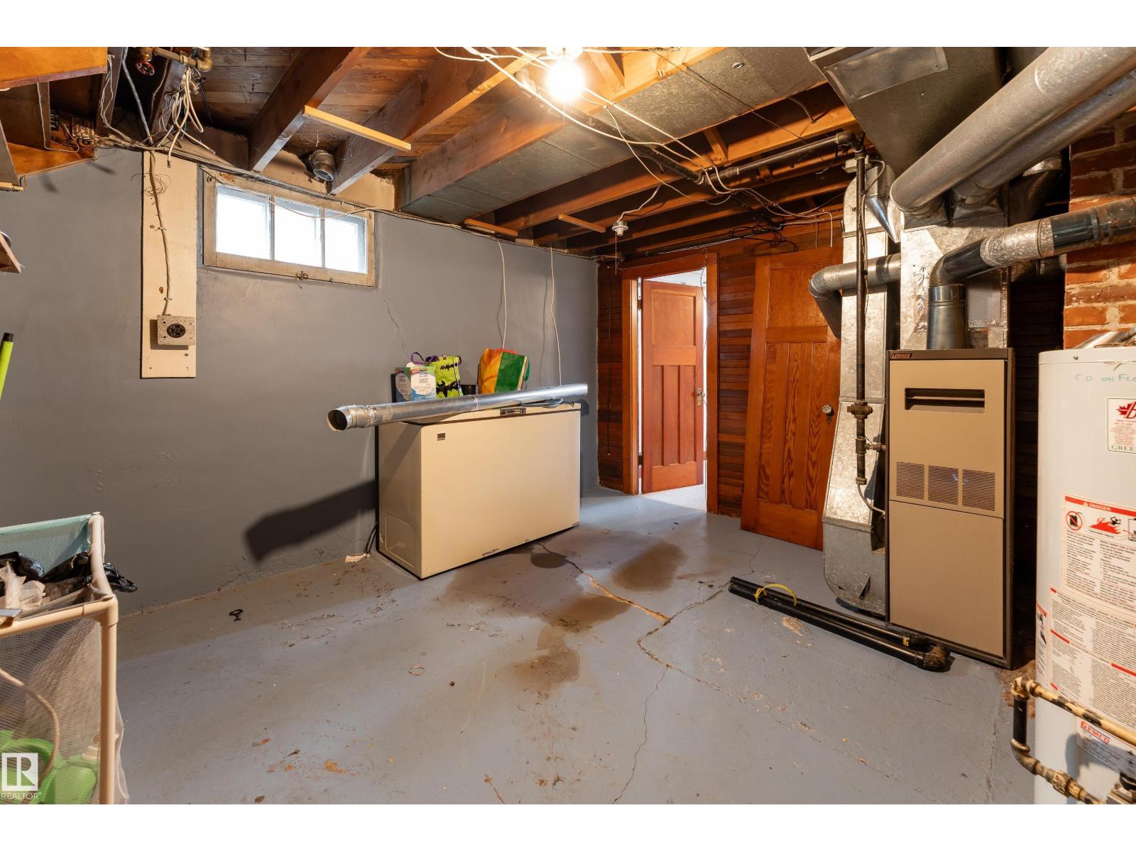 11112 81 AV NW - 29