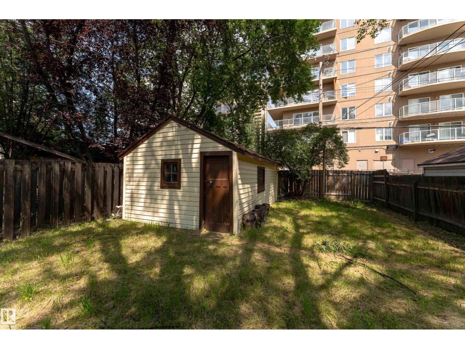 11112 81 AV NW - 34