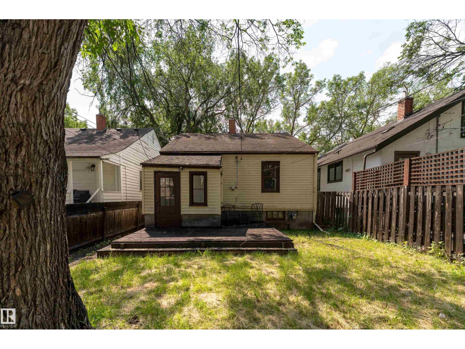 11112 81 AV NW - 35