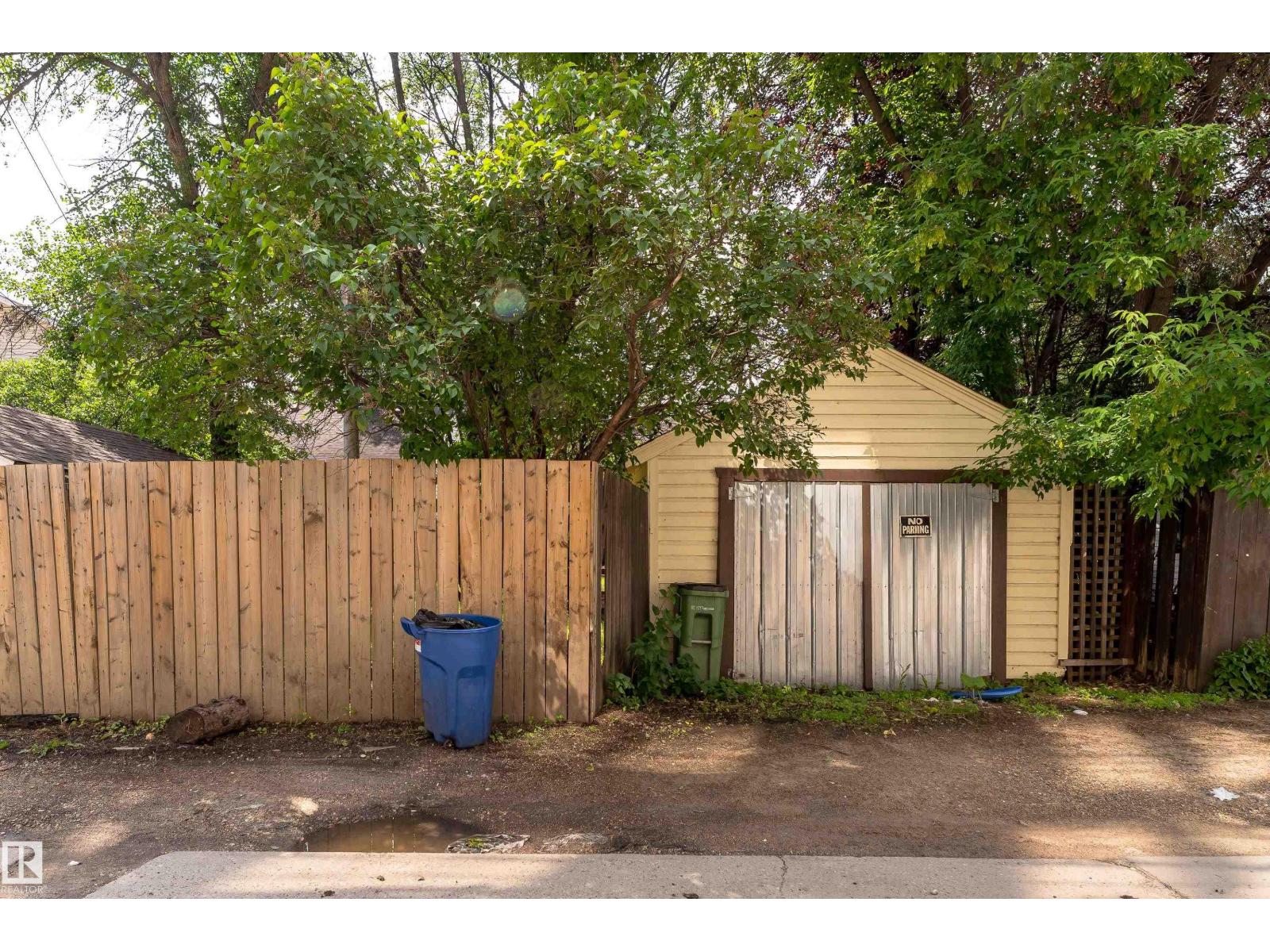 11112 81 AV NW - 36