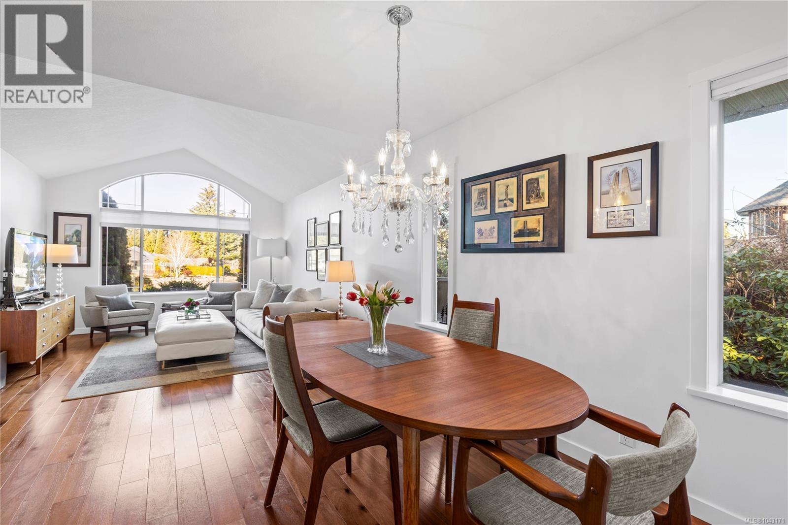 745 Redwood Dr - 3