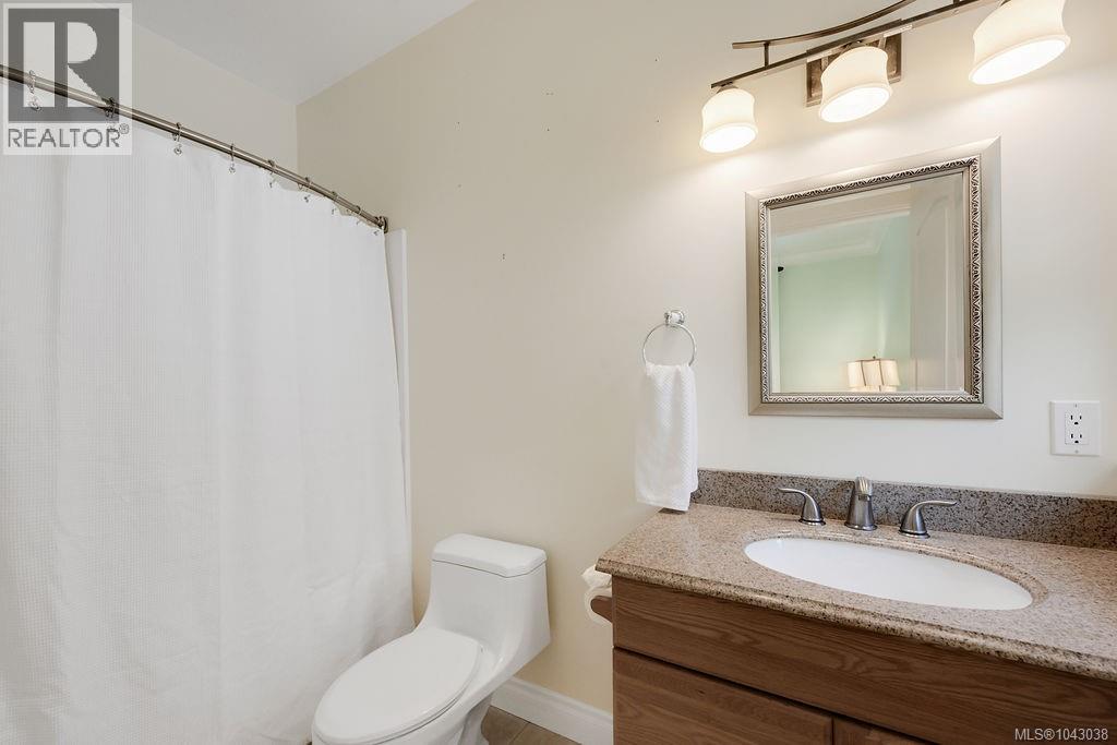  716 Cromarty Avenue, North Saanich