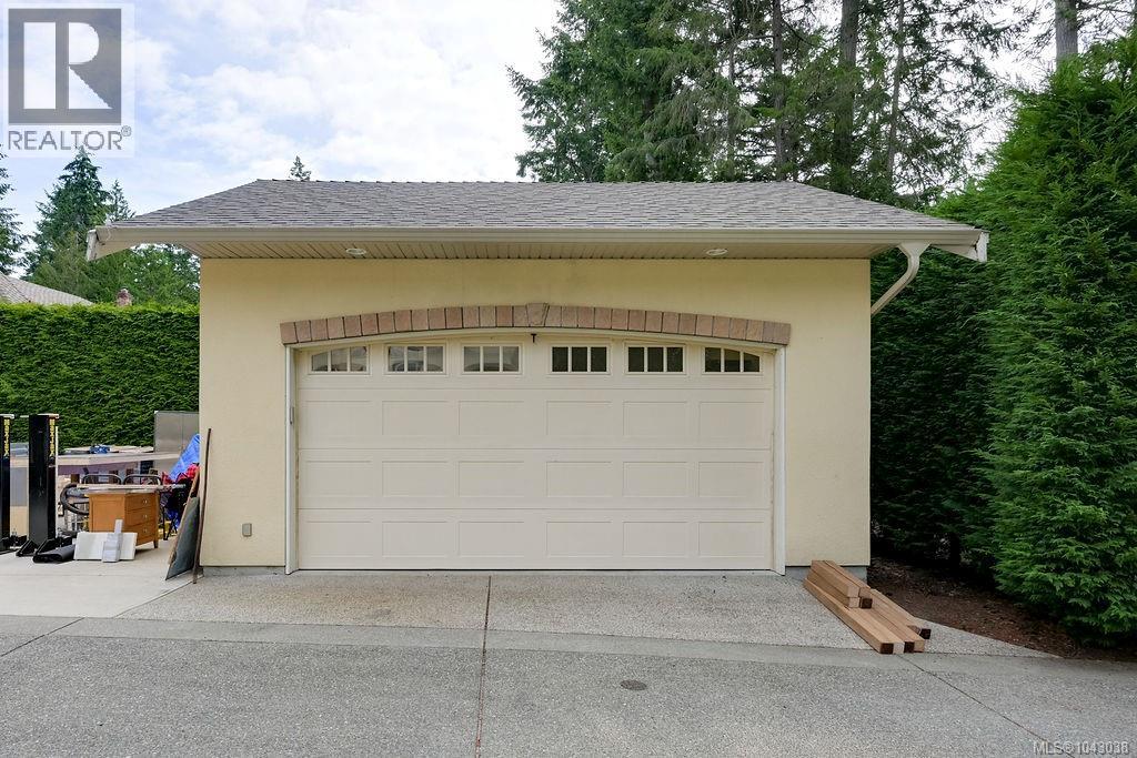  716 Cromarty Avenue, North Saanich