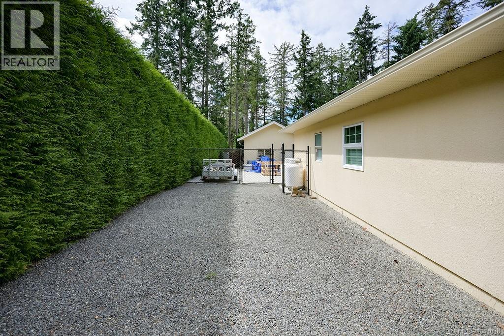  716 Cromarty Avenue, North Saanich