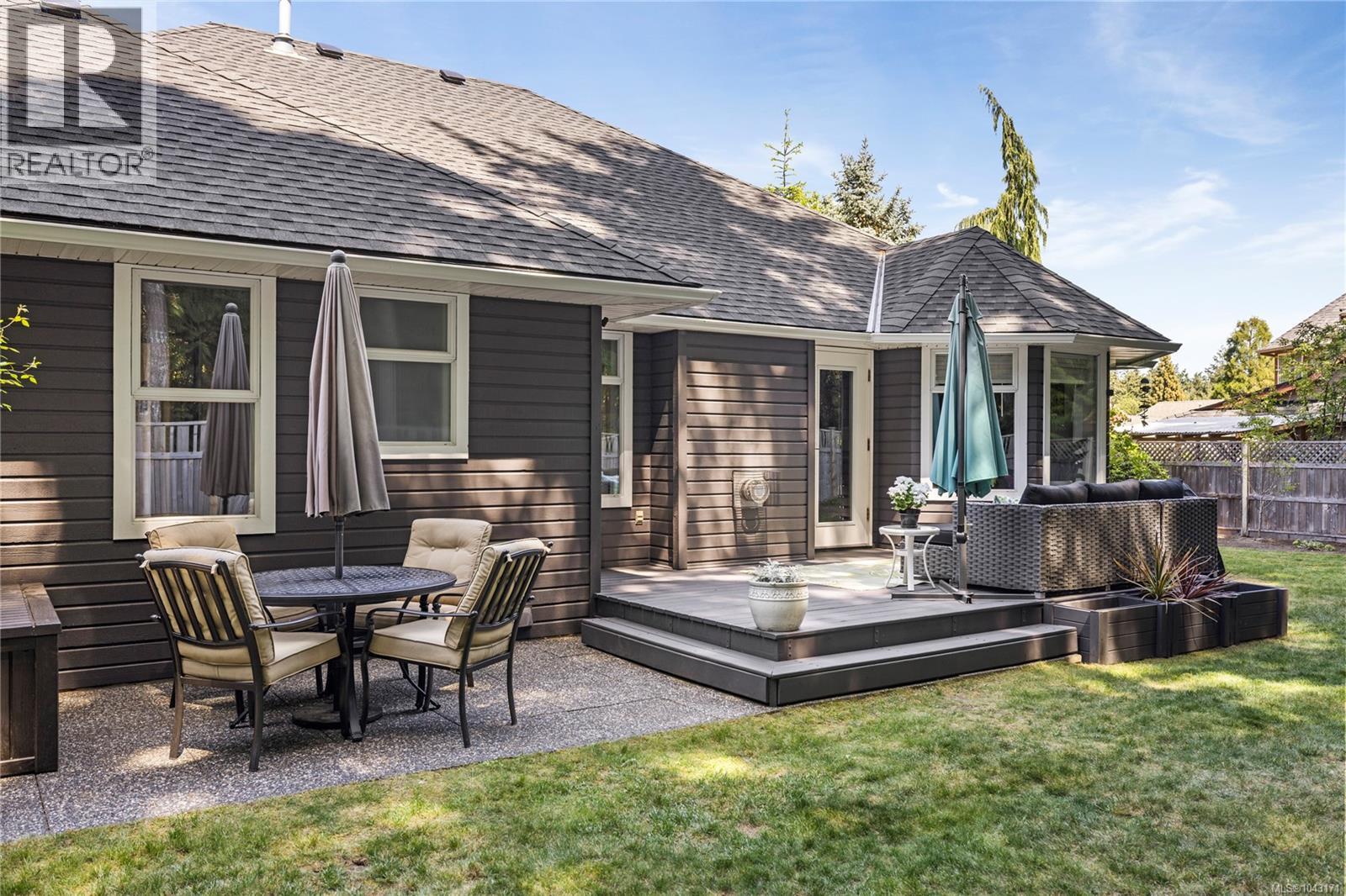 745 Redwood Dr - 39